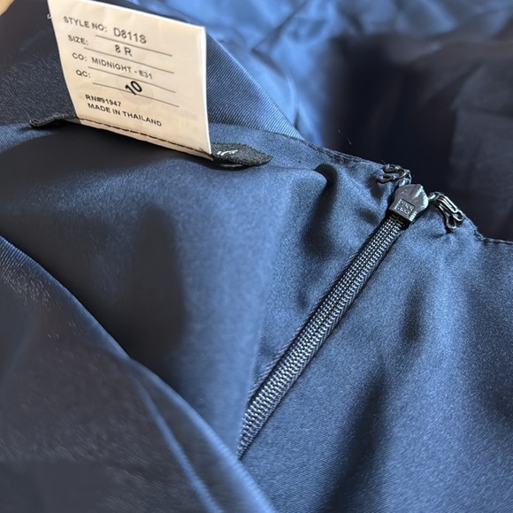 NWOT Alfred Sung Midnight Off the Shoulder Satin Gown Navy D11S 8 R - Picture 2 of 5